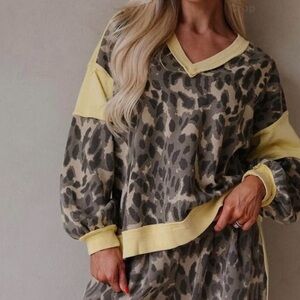 Leopard Print Women's Jogger Set with Yellow Accents